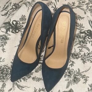 Revamped Women's Pointed Toe Pump in Navy